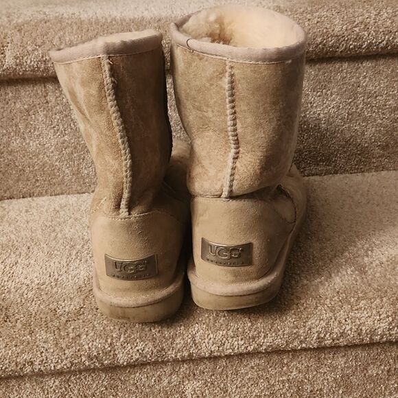 Ugg Classic Short Tan Suede Boots w/ Print "Sundance II" Size 7 - Picture 6 of 12